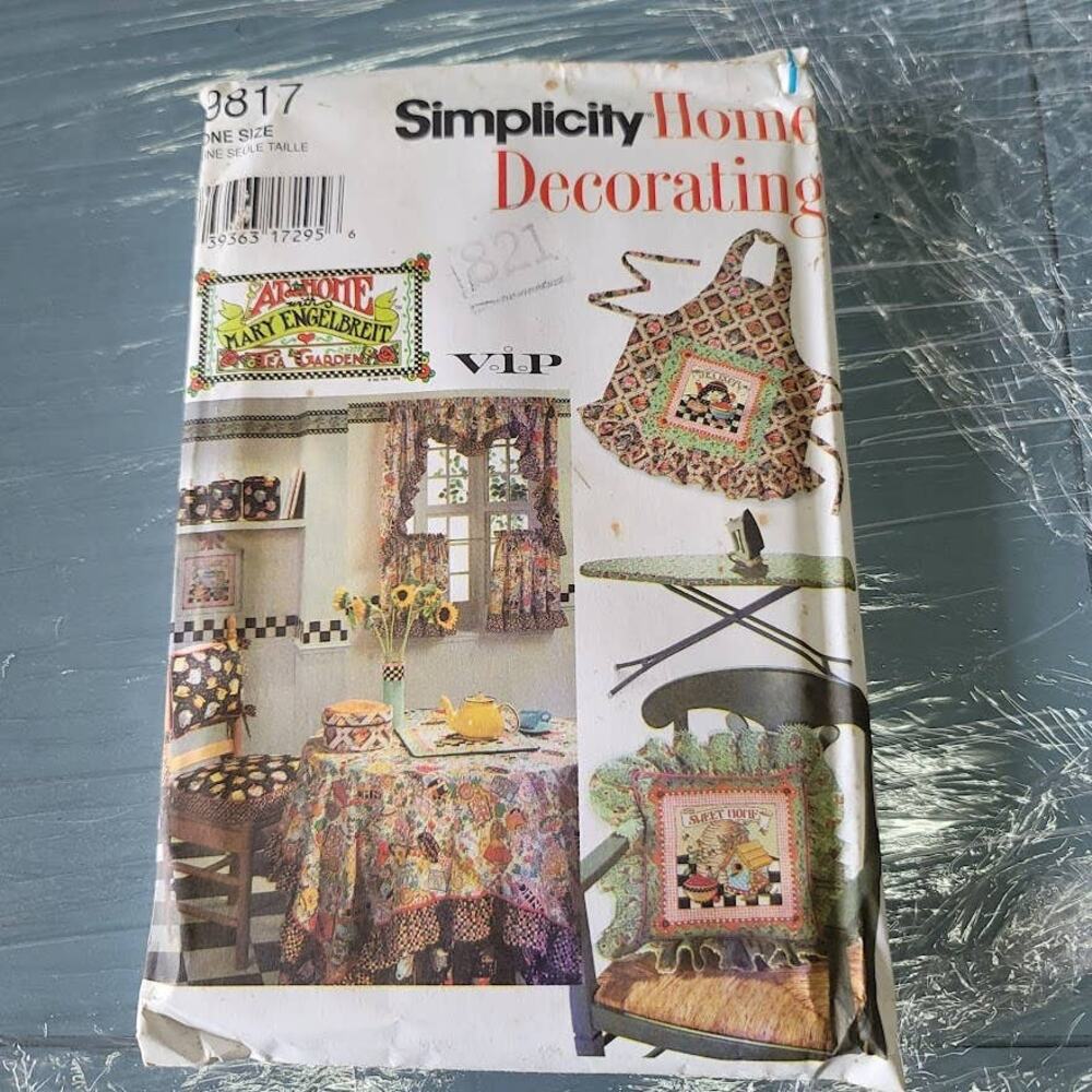 Vintage Pattern Sewing Mary Engelbreit 9817 Apron Notions TableCloth Curtain